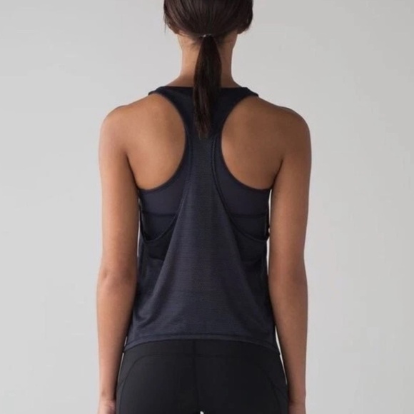 Lululemon squad goals pushing limits tank size 8 in excellent like-new condition - Picture 2 of 7